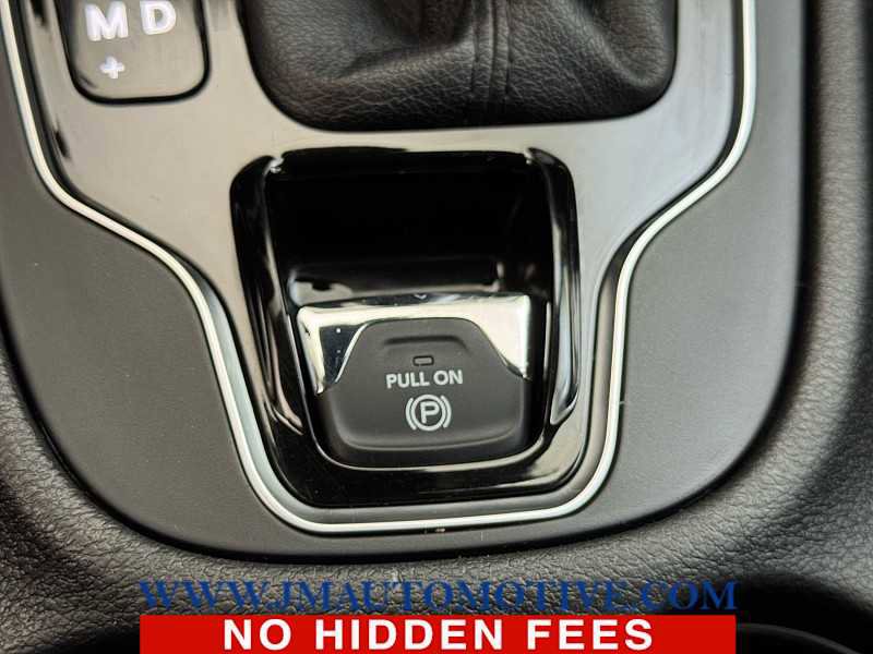 Used 2019 Jeep Cherokee Limited w/ Technology Group AWD/4WD image 37