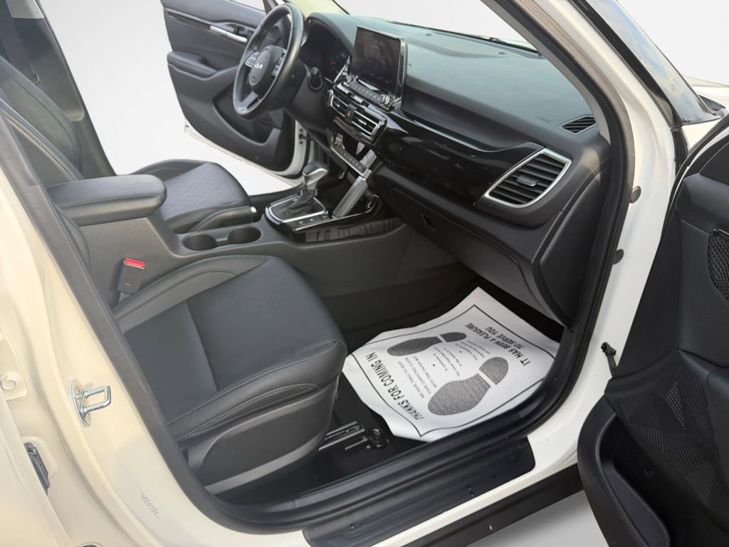 Used 2023 Kia Seltos EX image 26