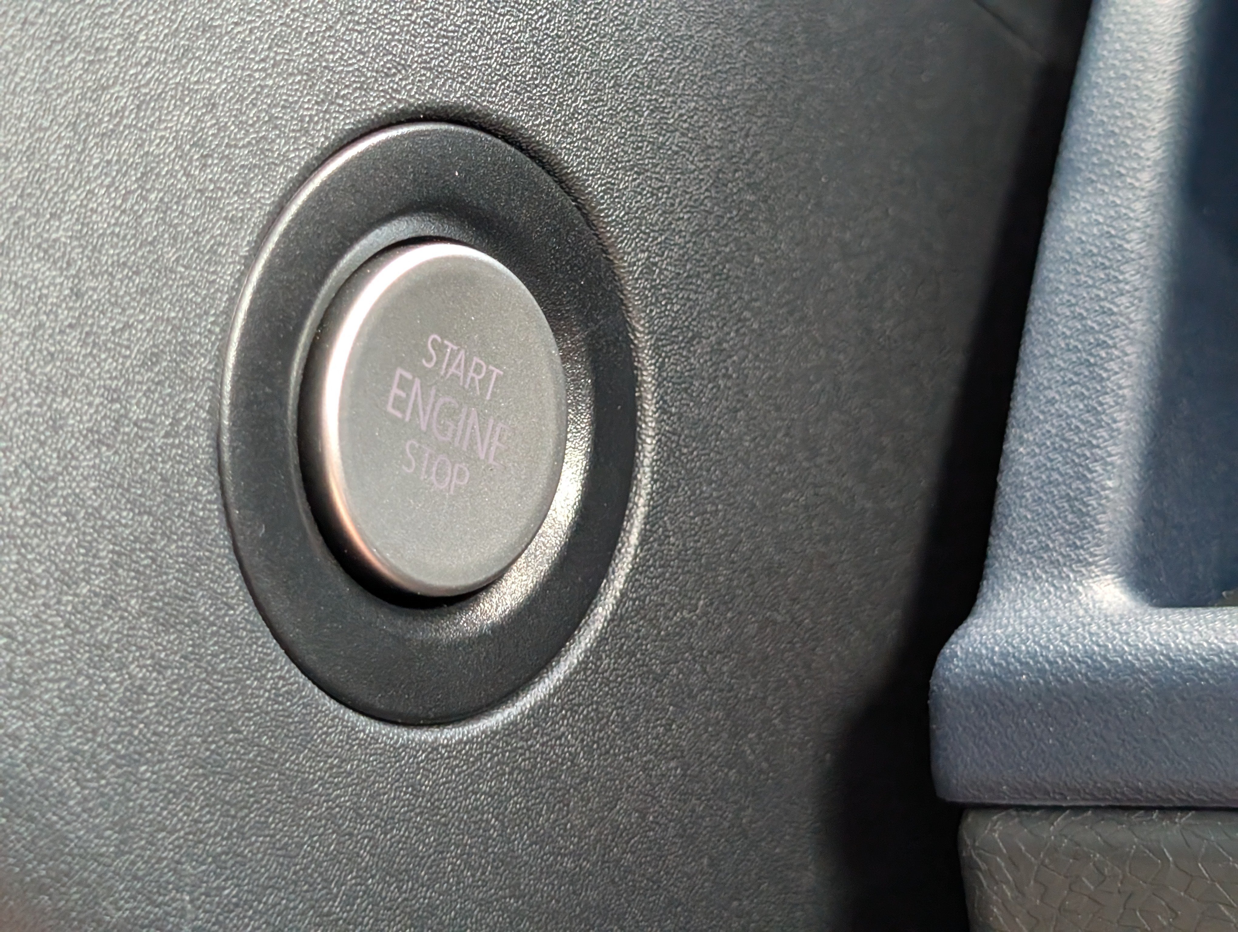 Used 2025 Volkswagen ID. Buzz Pro S Plus w/ Cupholders Package RWD image 30