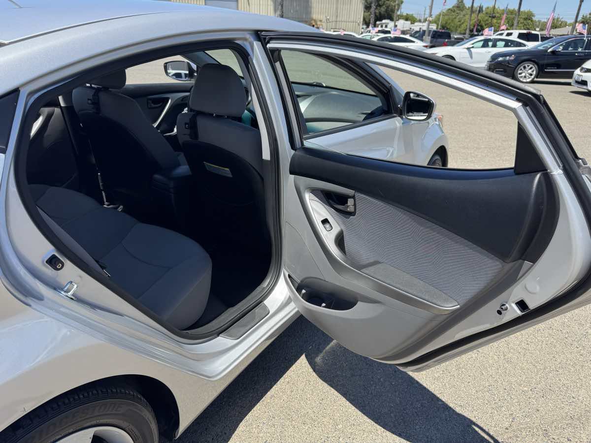 Used 2013 Hyundai Elantra GLS w/ Preferred Pkg FWD image 16