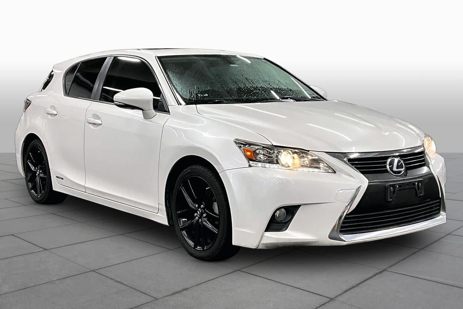 Used 2017 Lexus CT 200h w/ Seat Comfort Package FWD image 2