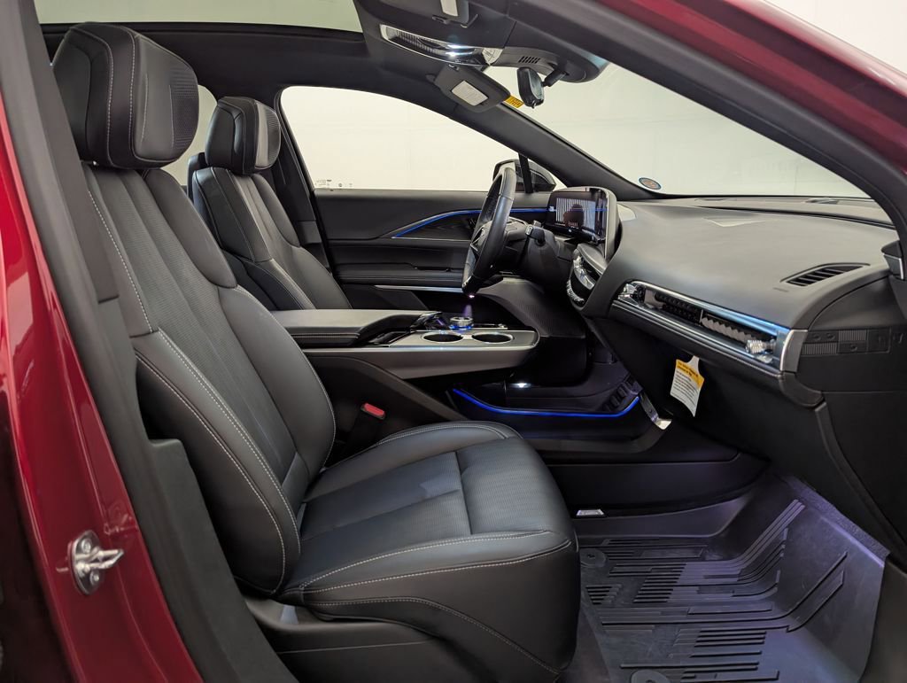 Used 2024 Cadillac Lyriq Luxury w/ LPO, Floor Liner Package image 33