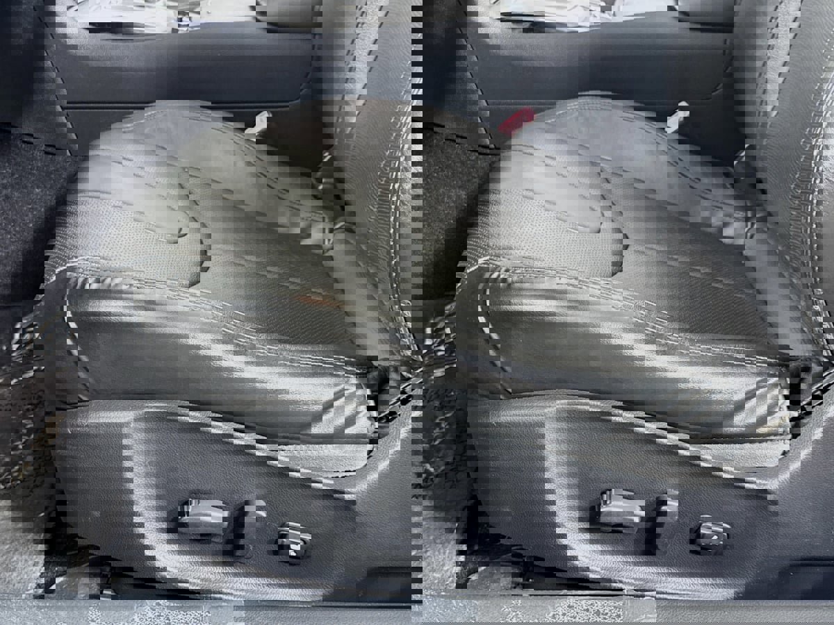 Used 2014 INFINITI Q60 Convertible w/ Premium Package image 23