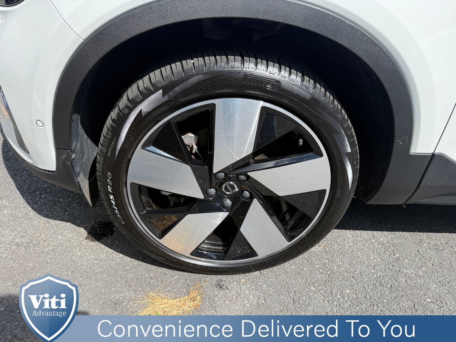 Used 2023 Volvo XC40 Recharge Ultimate w/ Protection Package Premier AWD/4WD image 12