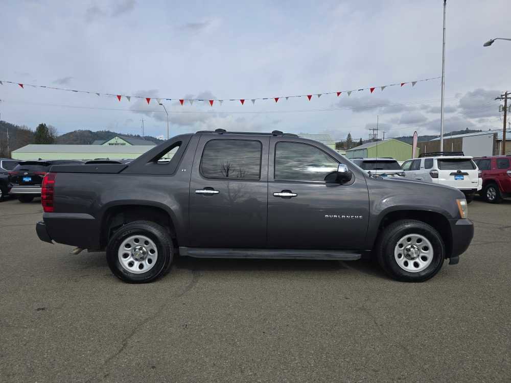 Used 2011 Chevrolet Avalanche LT w/ Regional Value Package image 6