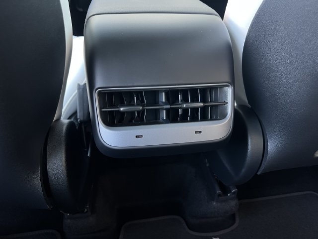 Used 2023 Tesla Model Y Long Range AWD/4WD image 29