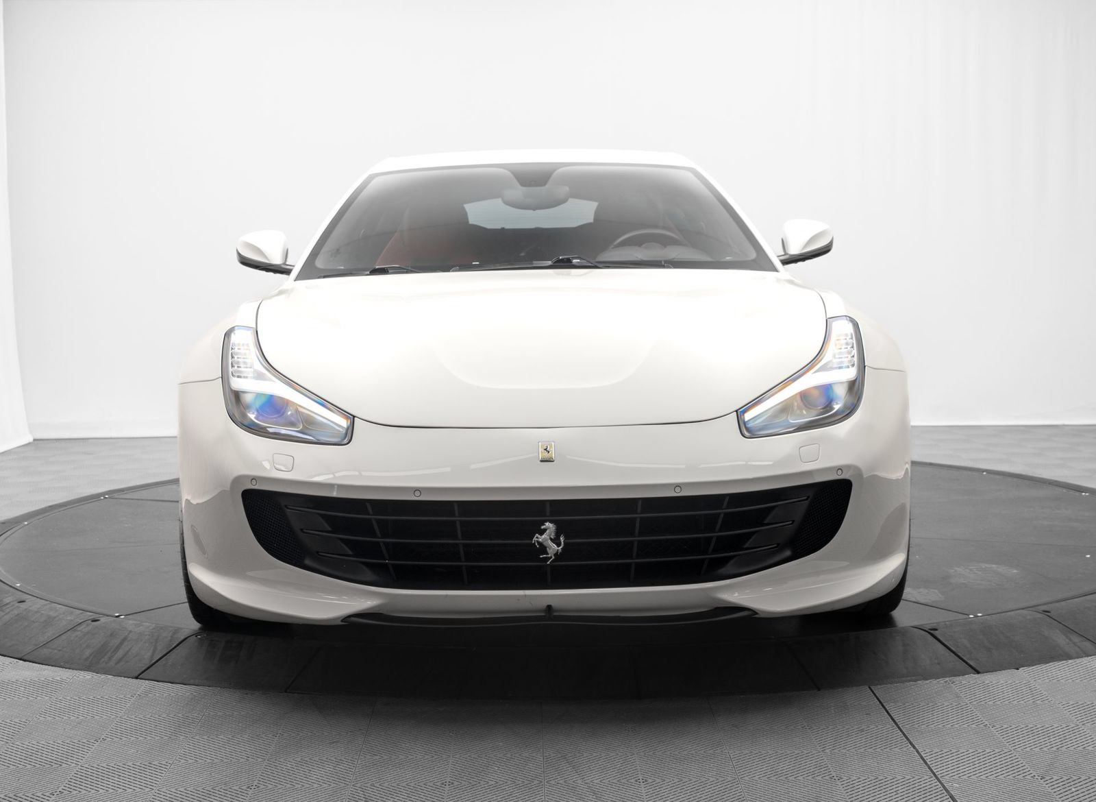 Used 2018 Ferrari GTC4Lusso T RWD image 2