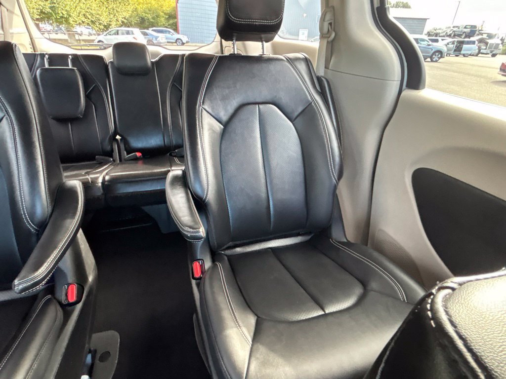 Used 2024 Chrysler Pacifica Limited FWD image 39