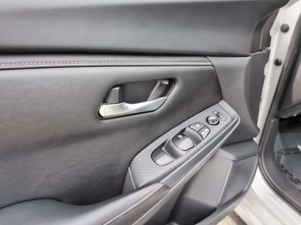 Used 2023 Nissan Sentra SV FWD image 17