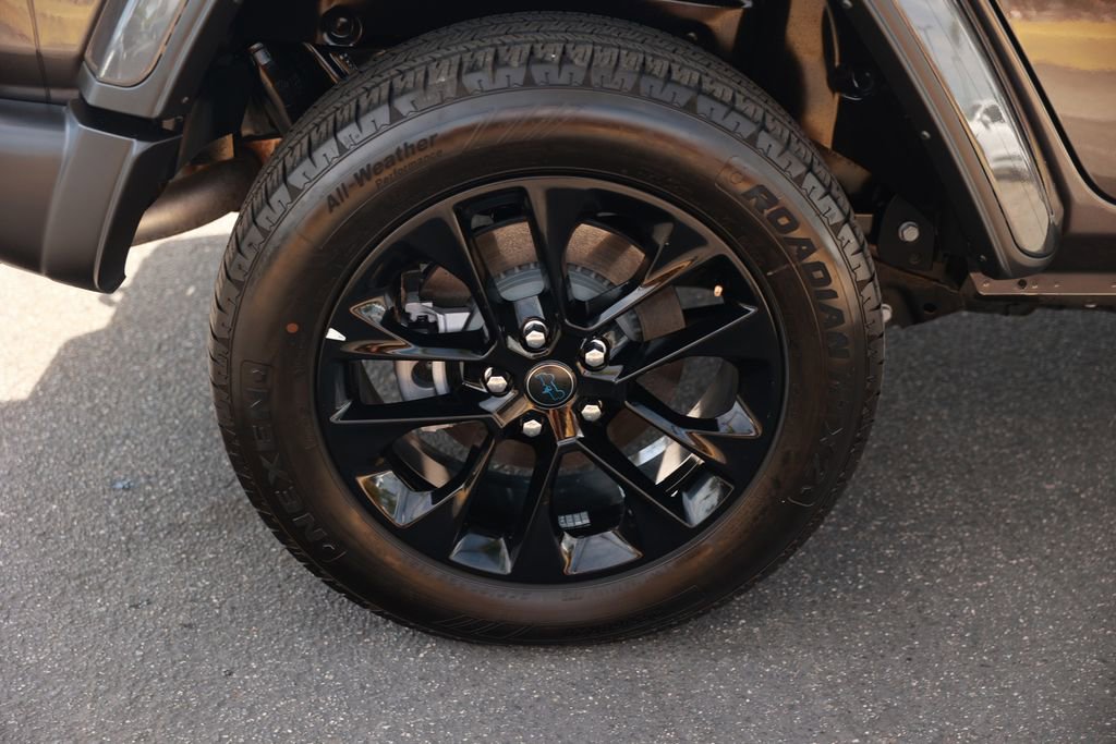 Used 2025 Jeep Wrangler Unlimited Sahara w/ Safety Group AWD/4WD image 9