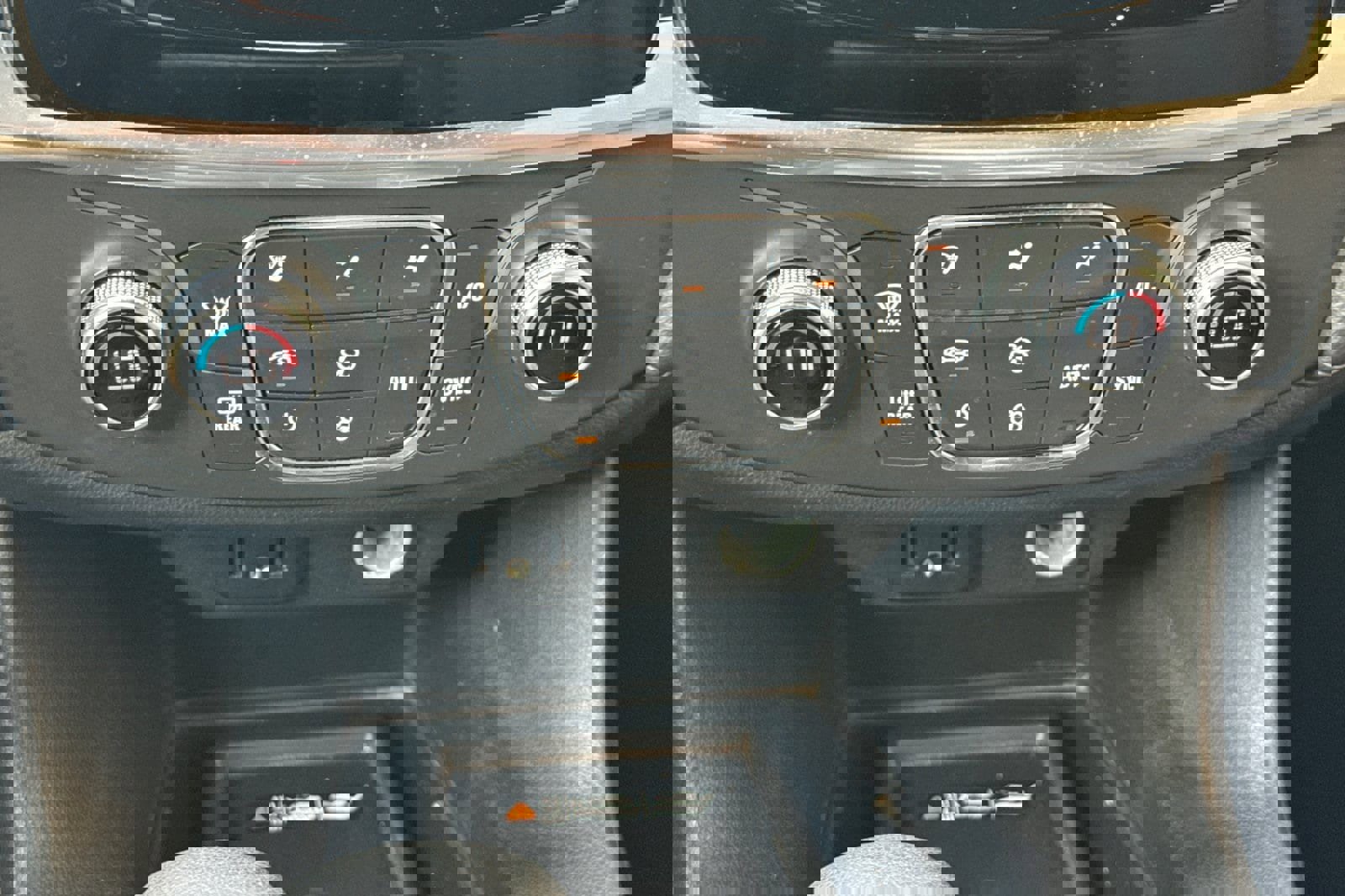 Used 2023 Chevrolet Traverse LT image 21