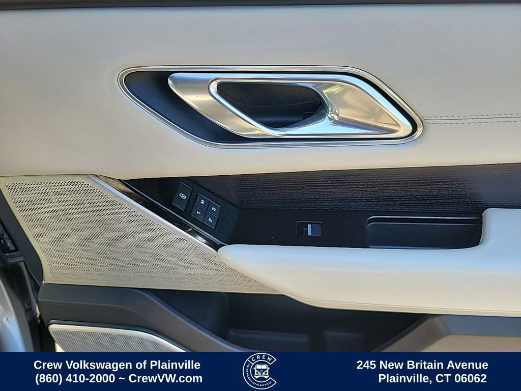 Used 2018 Land Rover Range Rover Velar R-Dynamic HSE AWD/4WD image 44