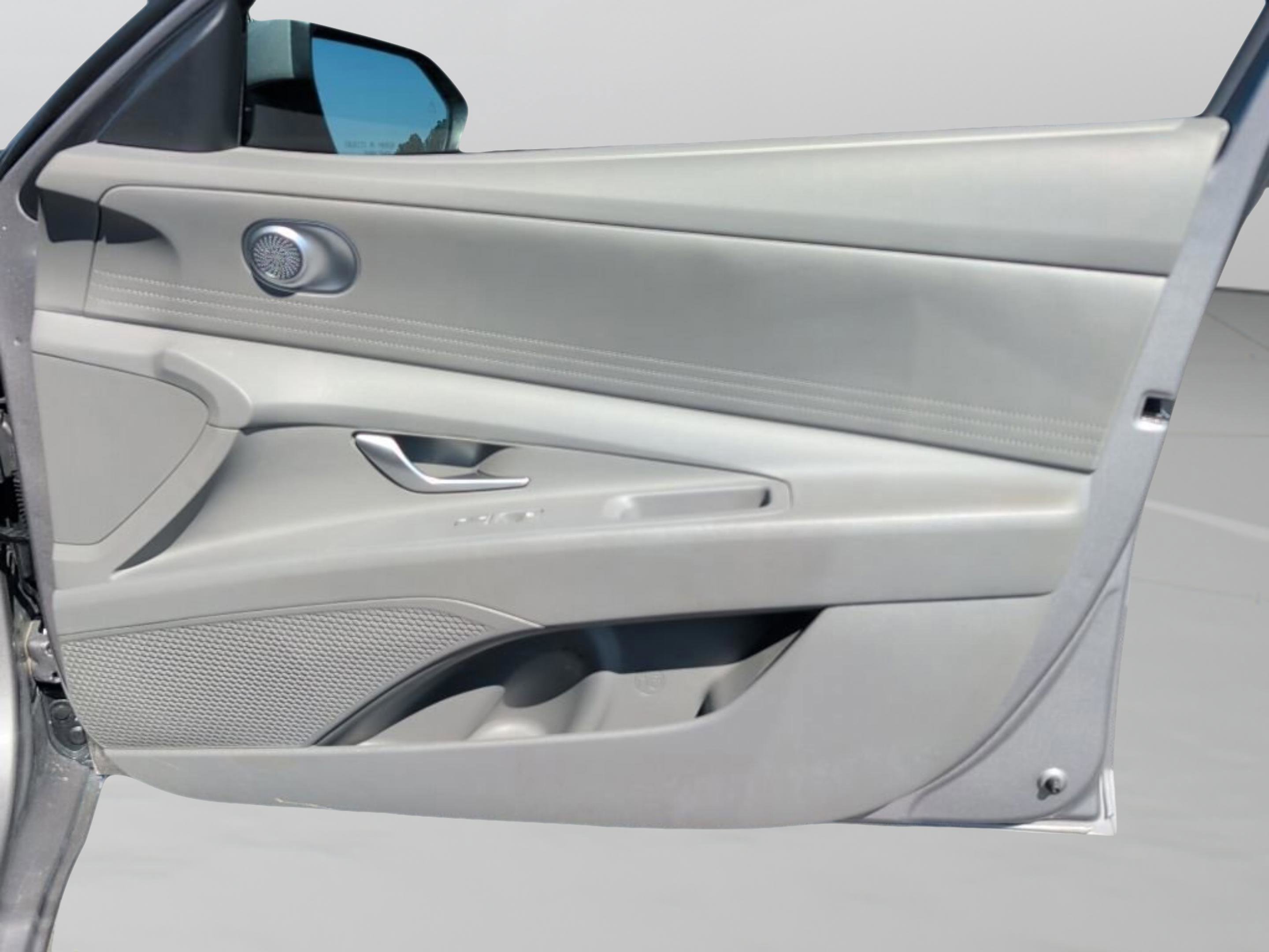 Used 2024 Hyundai Elantra SEL FWD image 35