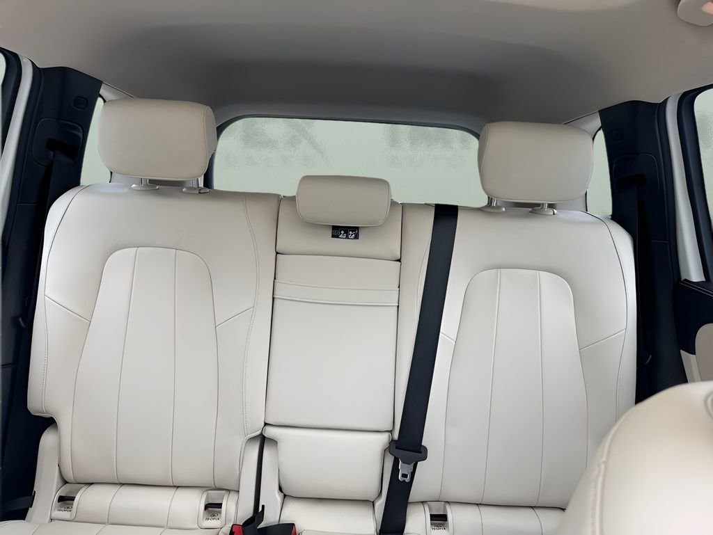 Used 2022 Mercedes-Benz GLB 250 4MATIC w/ Premium Package Lite image 12