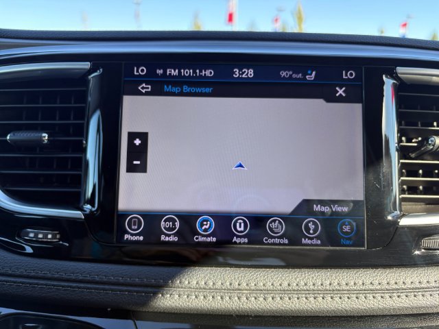 Used 2018 Chrysler Pacifica Limited w/ Tire & Wheel Group FWD image 28
