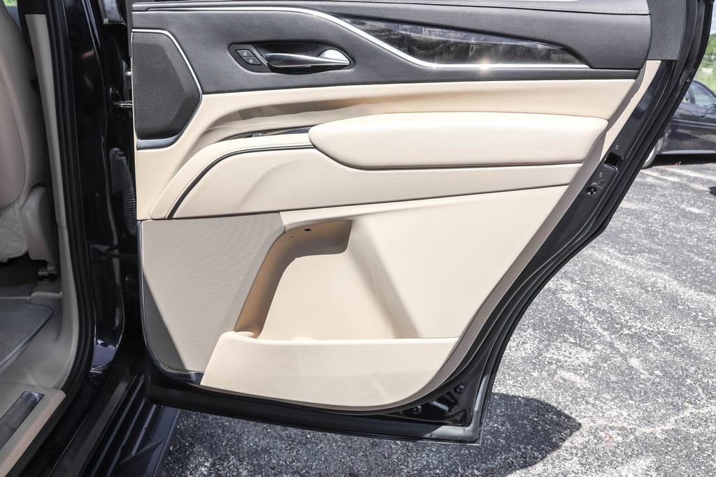 Used 2023 Cadillac Escalade Premium Luxury AWD/4WD image 34