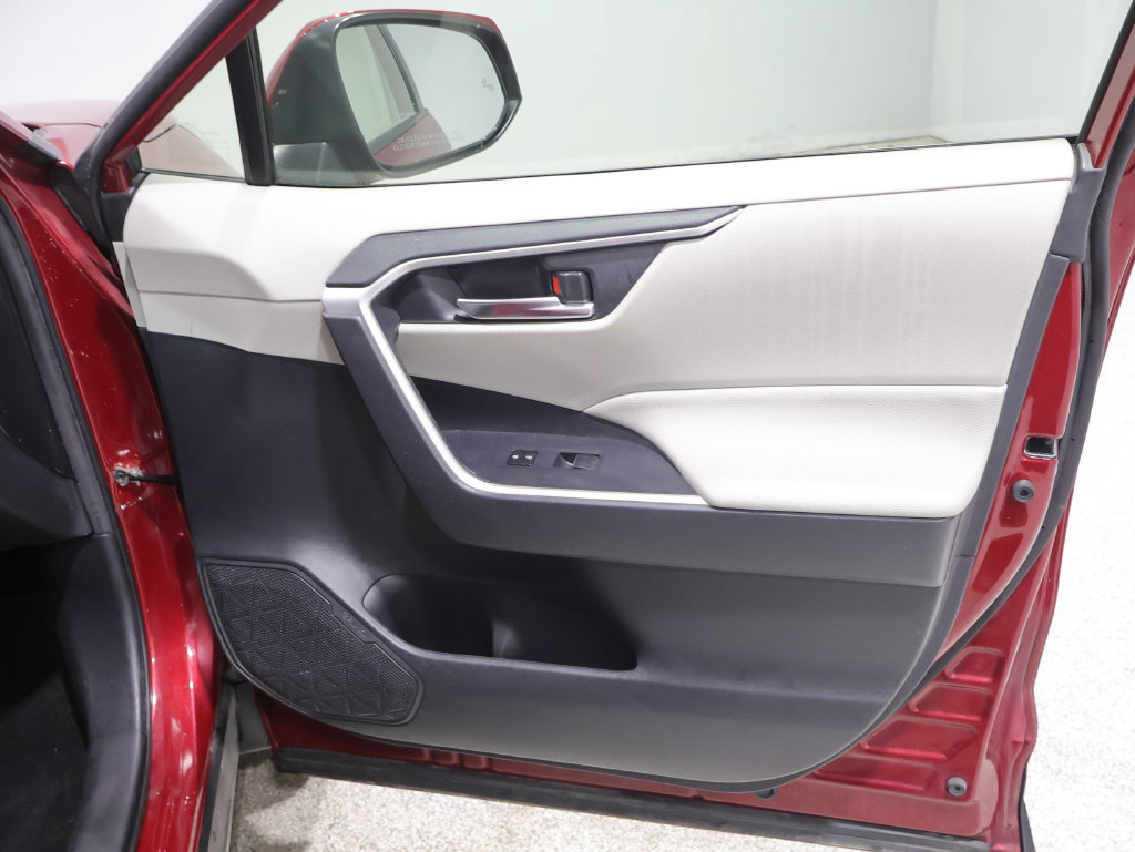 Used 2021 Toyota RAV4 XLE Premium AWD/4WD image 24