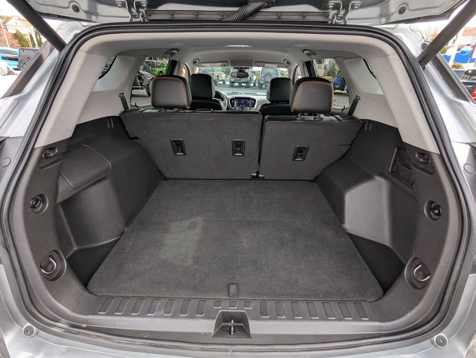 Used 2023 GMC Terrain AT4 image 19