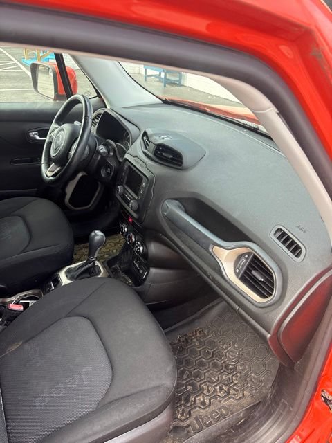 Used 2016 Jeep Renegade Latitude FWD image 57