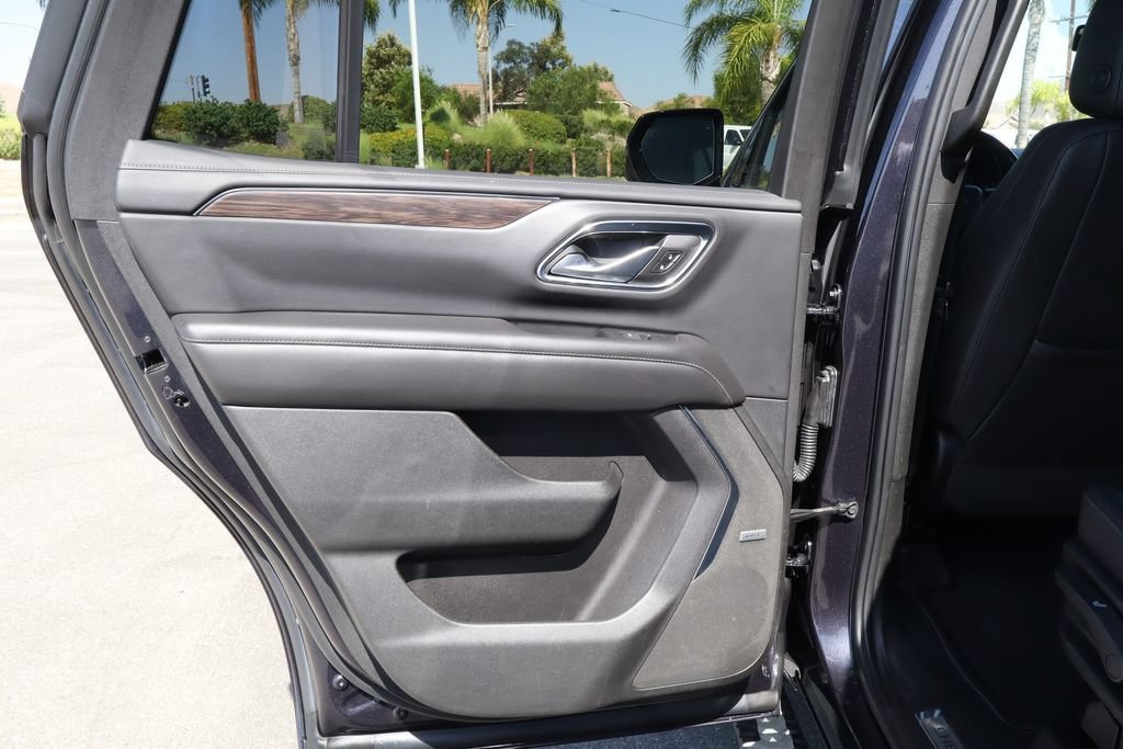 Used 2022 Chevrolet Tahoe Z71 w/ Luxury Package AWD/4WD image 36