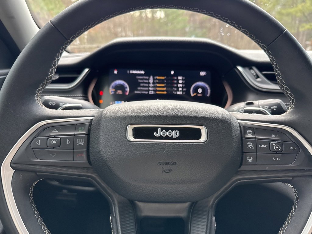 Used 2023 Jeep Grand Cherokee Laredo image 18