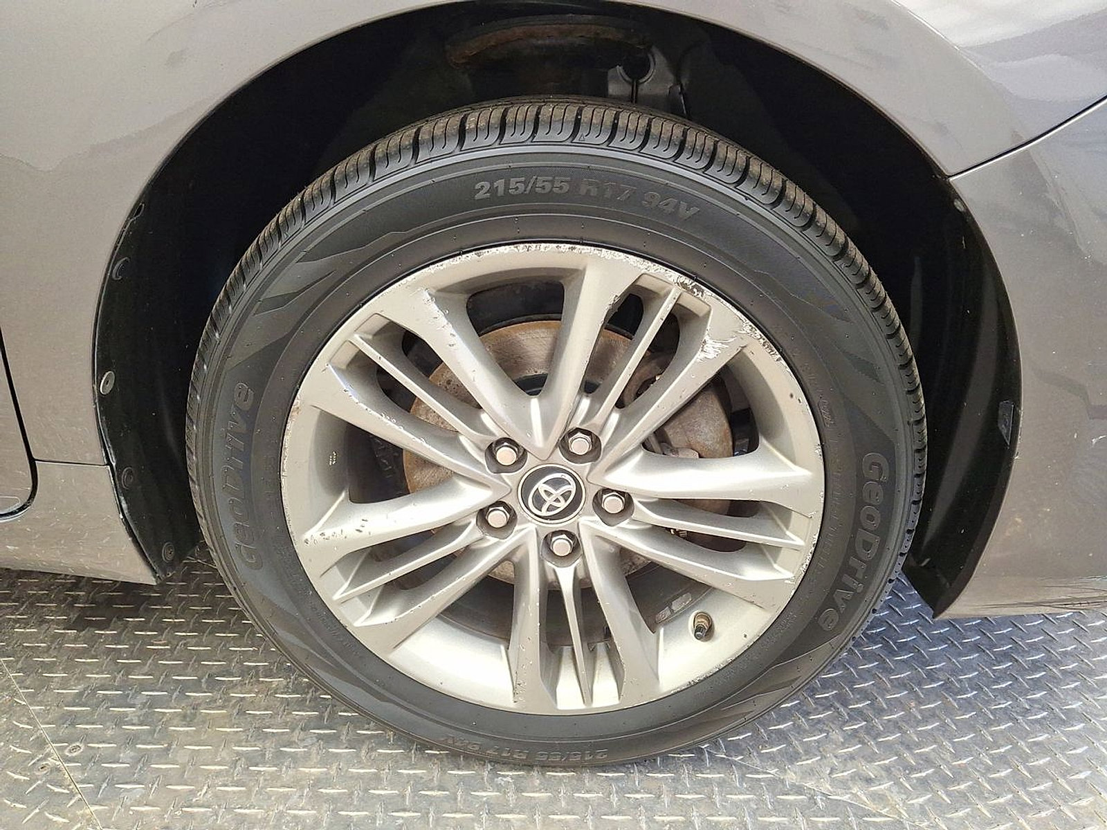 Certified 2017 Toyota Camry SE w/ Moonroof Package image 26