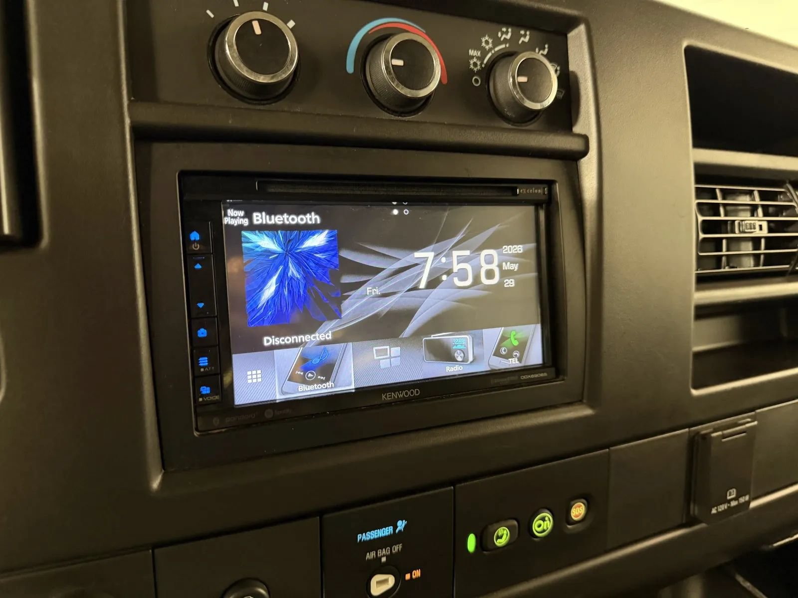 Used 2018 Chevrolet Express 2500 RWD image 20