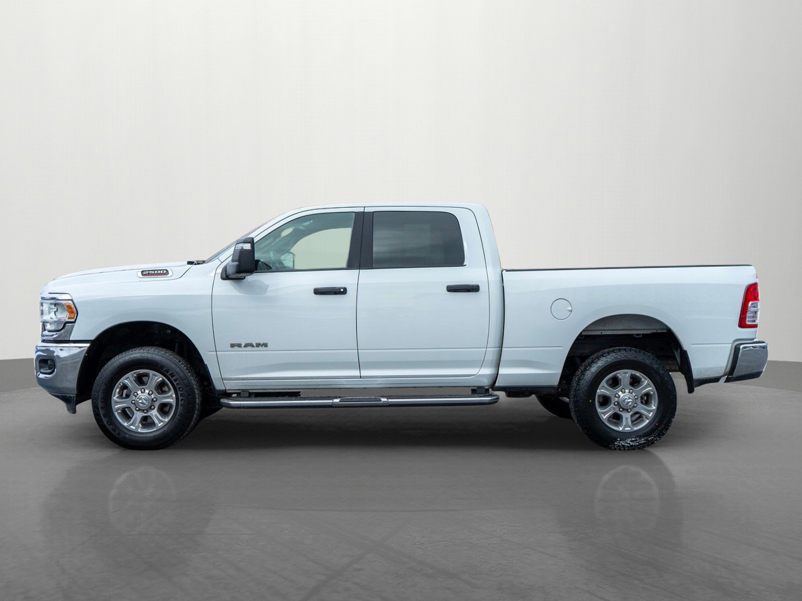Used 2024 RAM 2500 Big Horn AWD/4WD image 4