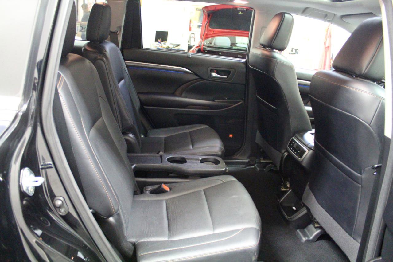 Used 2017 Toyota Highlander Limited Platinum image 29