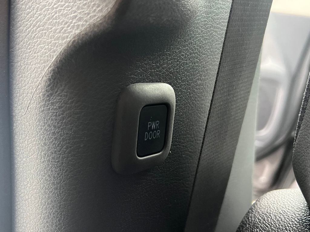 Used 2024 Toyota Sienna XLE image 12