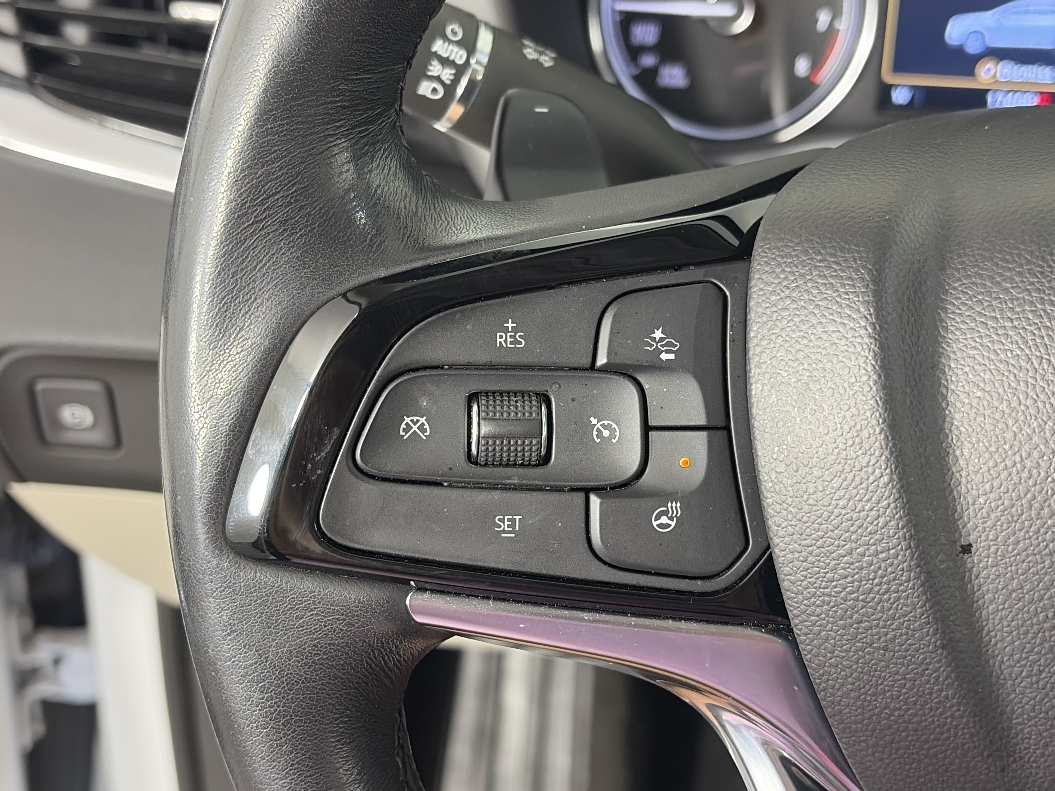 Used 2024 Buick Enclave Essence FWD image 29