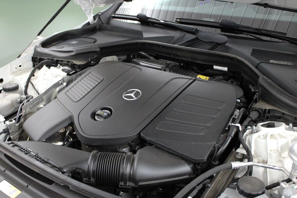 Used 2025 Mercedes-Benz GLC 300 4MATIC image 41