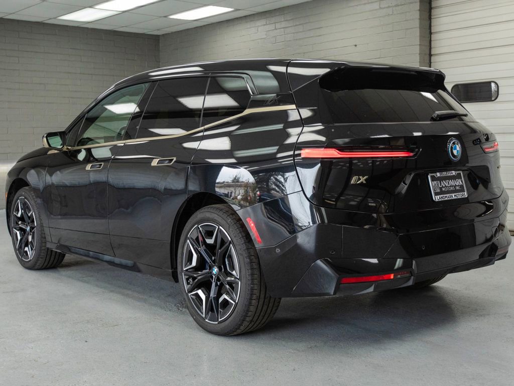 Used 2023 BMW iX xDrive50 w/ Premium Package image 34
