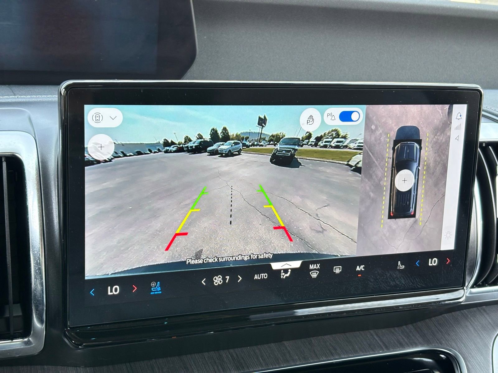 Used 2025 Ford Expedition Platinum w/ Platinum Ultimate Package AWD/4WD image 9