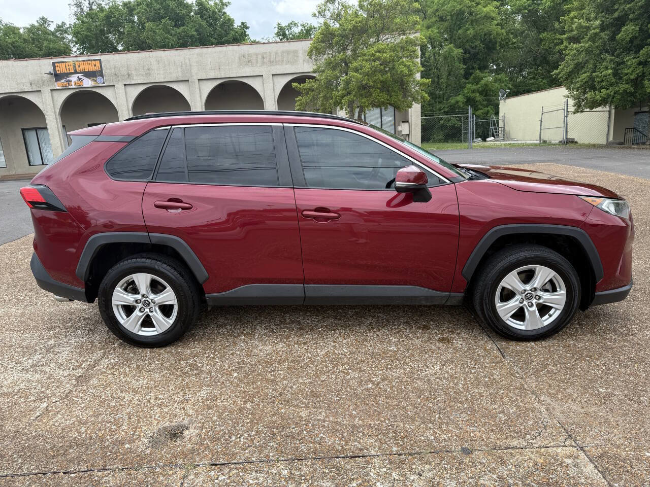 Used 2019 Toyota RAV4 XLE FWD image 5
