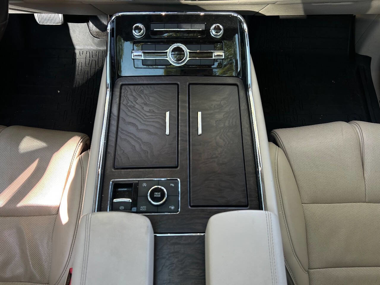 Used 2018 Lincoln Navigator Reserve w/ Technology Package image 16