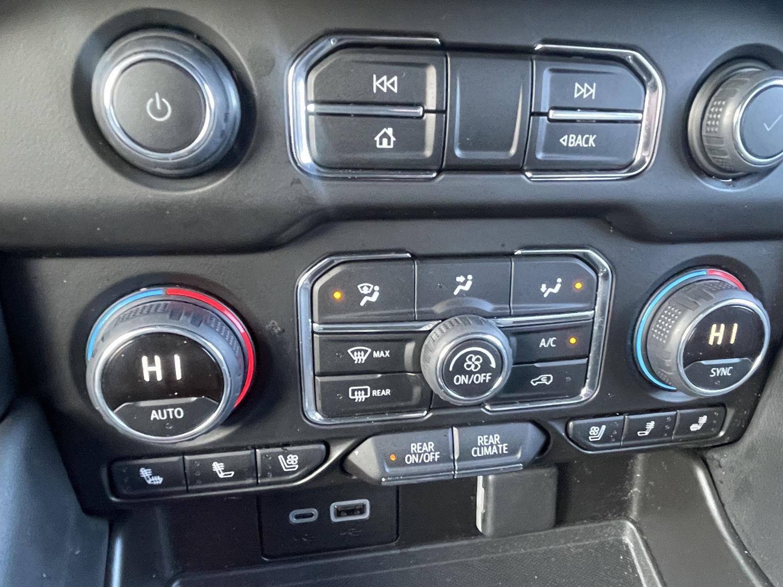 Used 2024 Chevrolet Tahoe High Country image 33