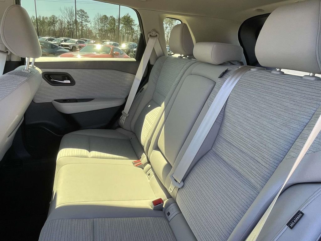 Used 2023 Nissan Rogue SV image 11