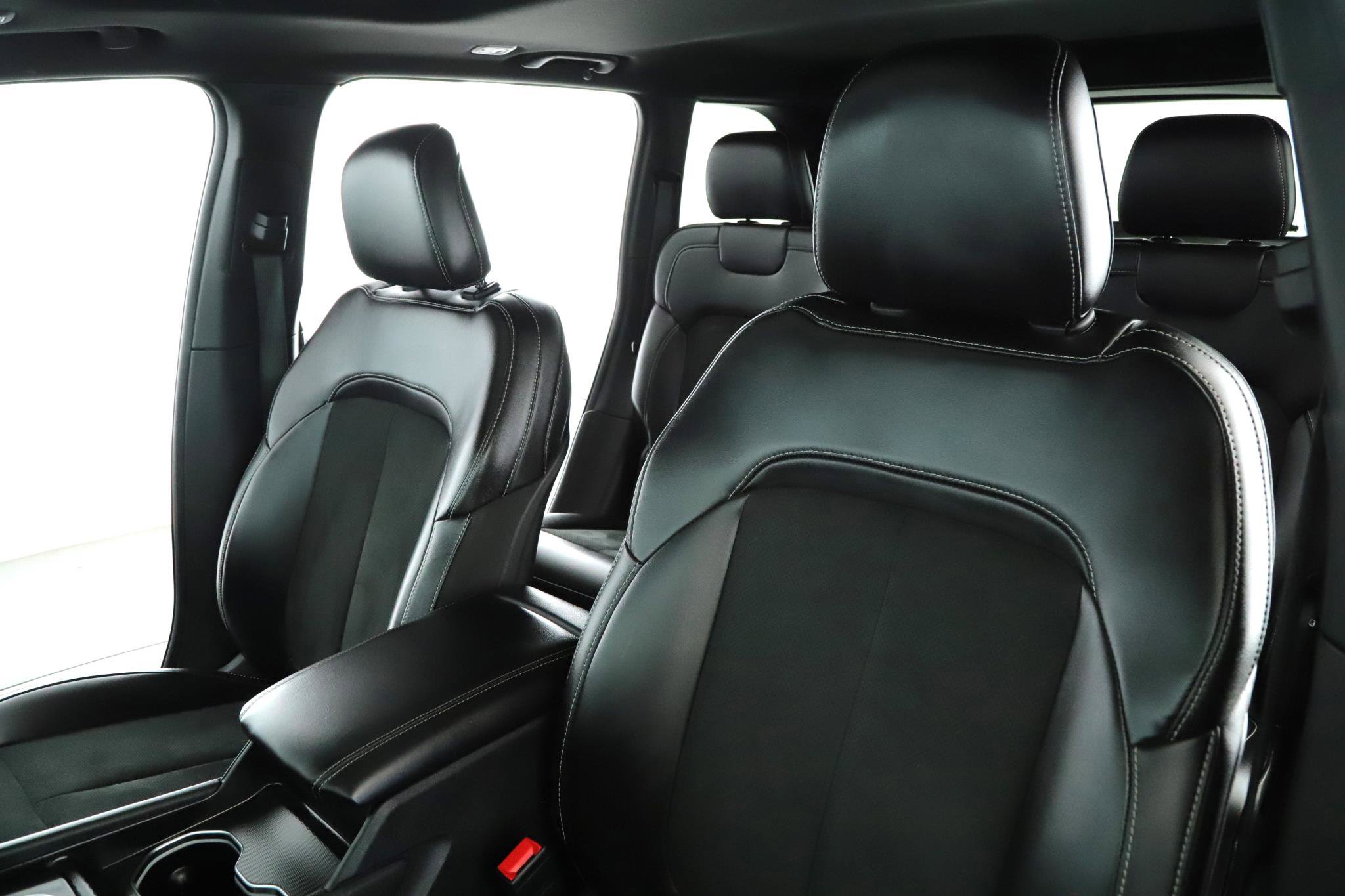 Used 2024 Jeep Grand Cherokee Altitude image 4