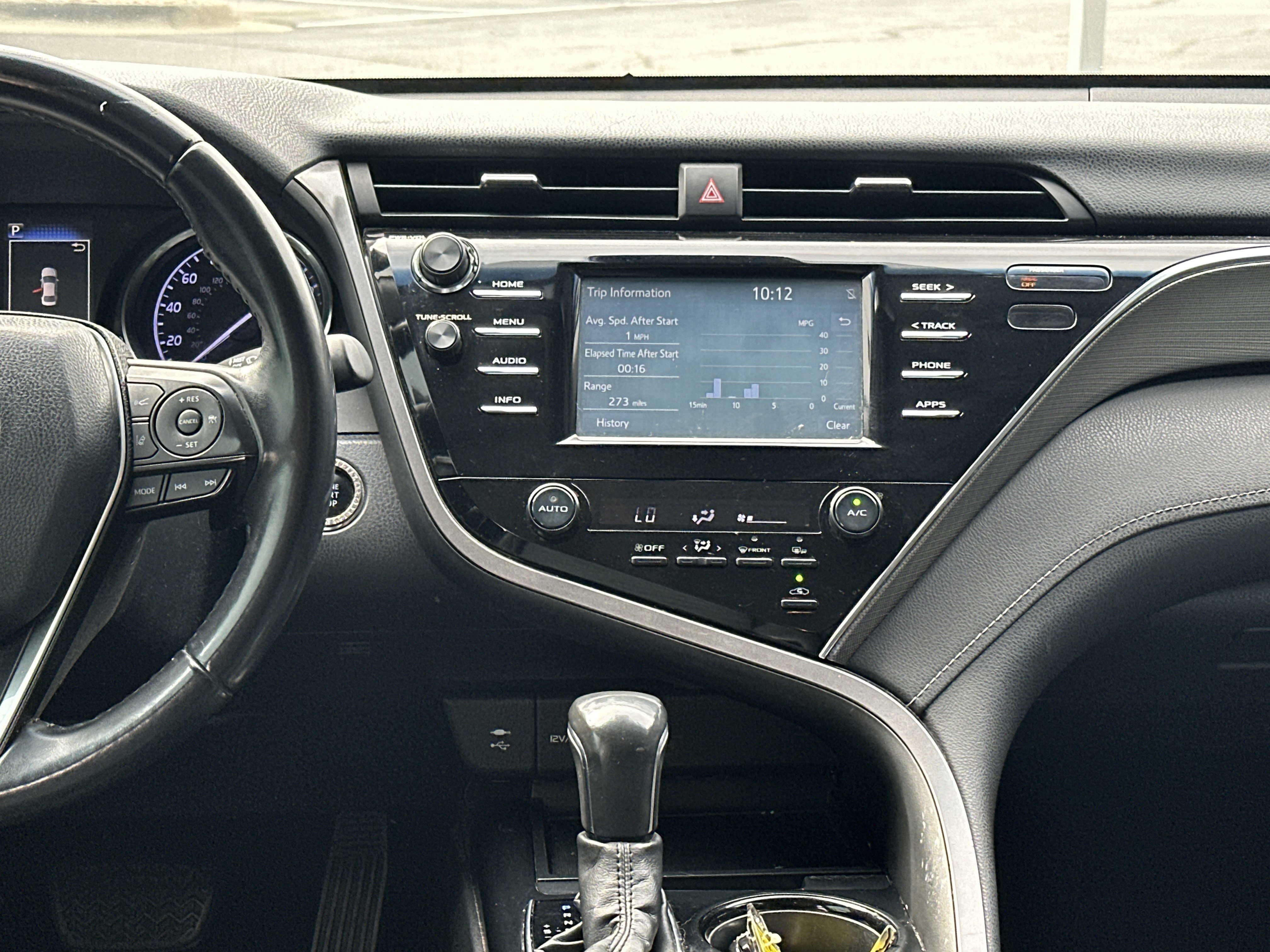 Used 2018 Toyota Camry SE w/ Convenience Package FWD image 22