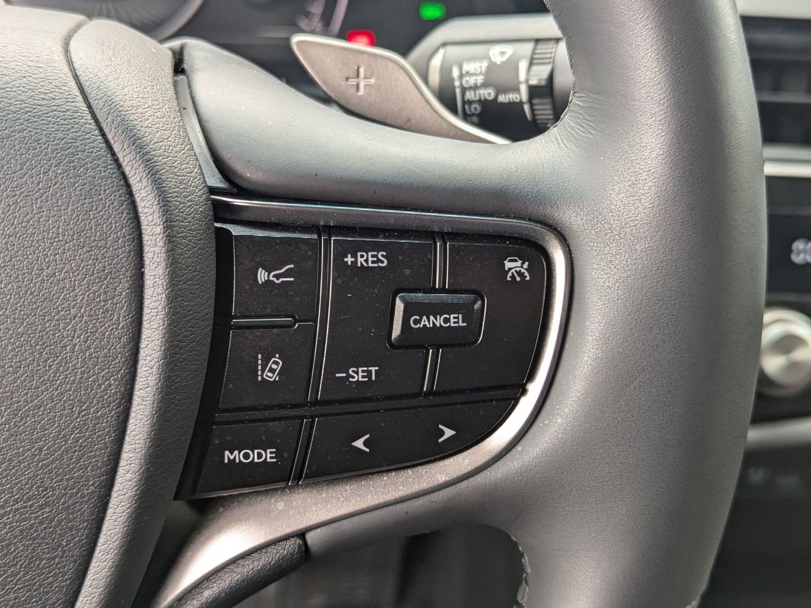 Certified 2025 Lexus ES 300h w/ Luxury Package image 28