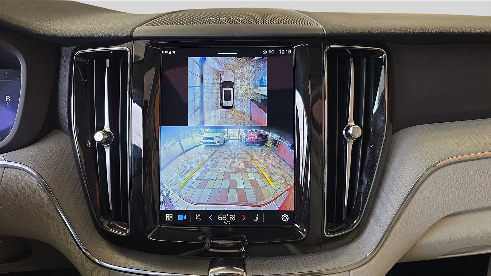 Used 2025 Volvo XC60 B5 Plus w/ Climate Package image 23