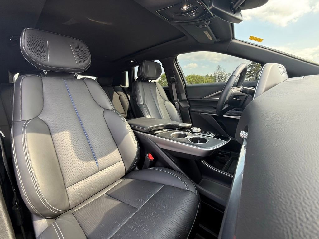 Certified 2024 Cadillac Lyriq Luxury w/ LPO, Floor Liner Package image 32