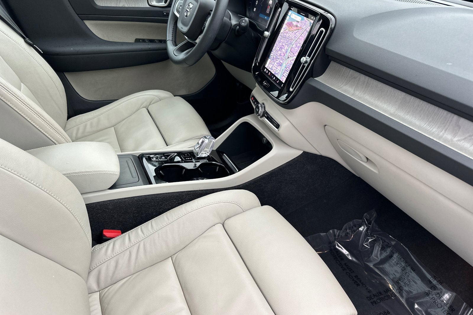 Used 2023 Volvo XC40 B5 Ultimate w/ Protection Package Premier image 18