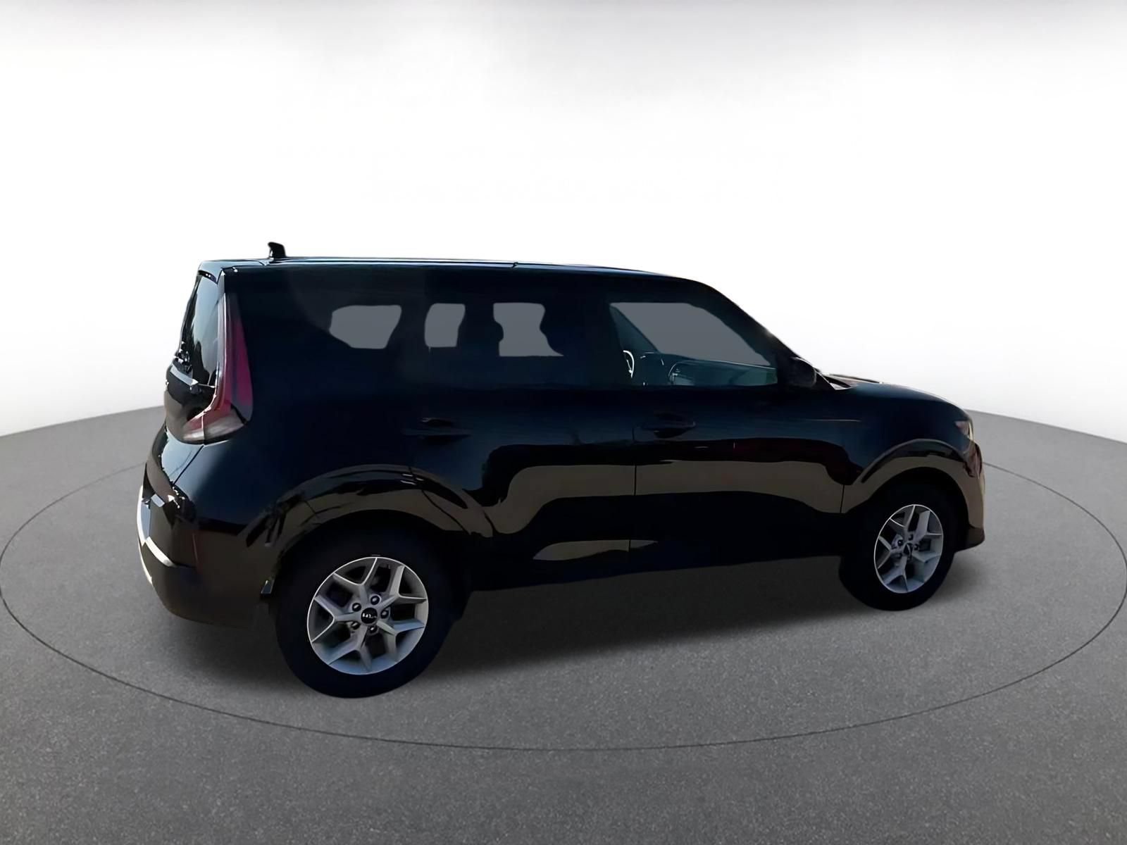 Used 2025 Kia Soul LX w/ LX Technology Package FWD image 13