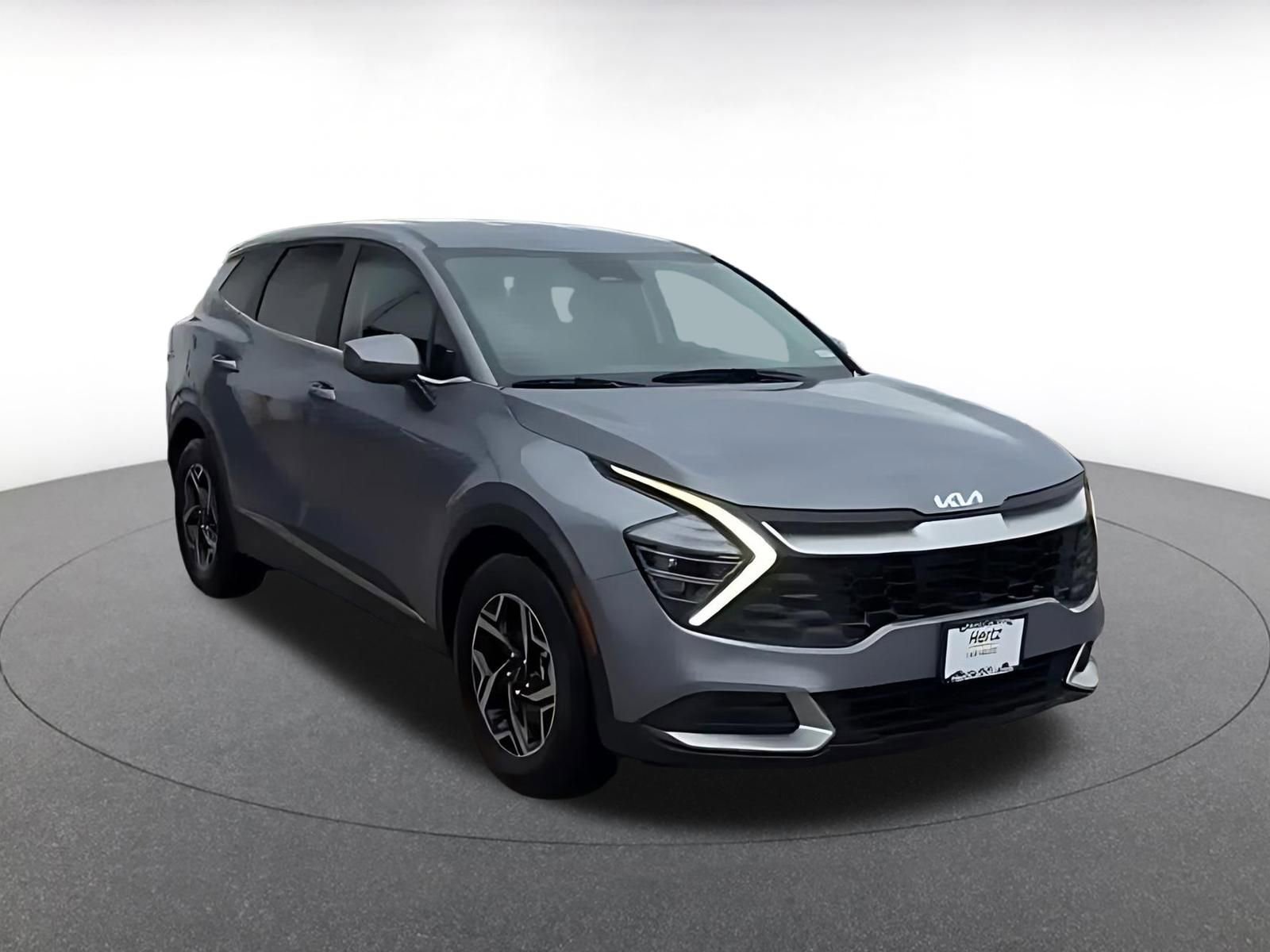 Used 2025 Kia Sportage LX image 2