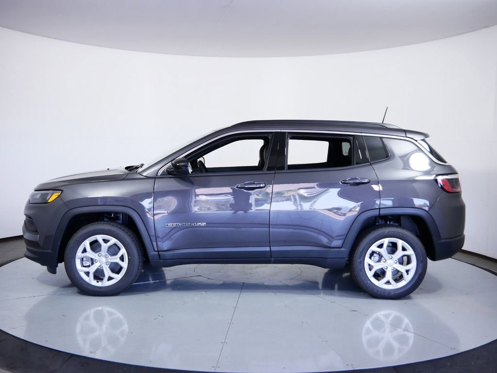 Used 2024 Jeep Compass Latitude image 14
