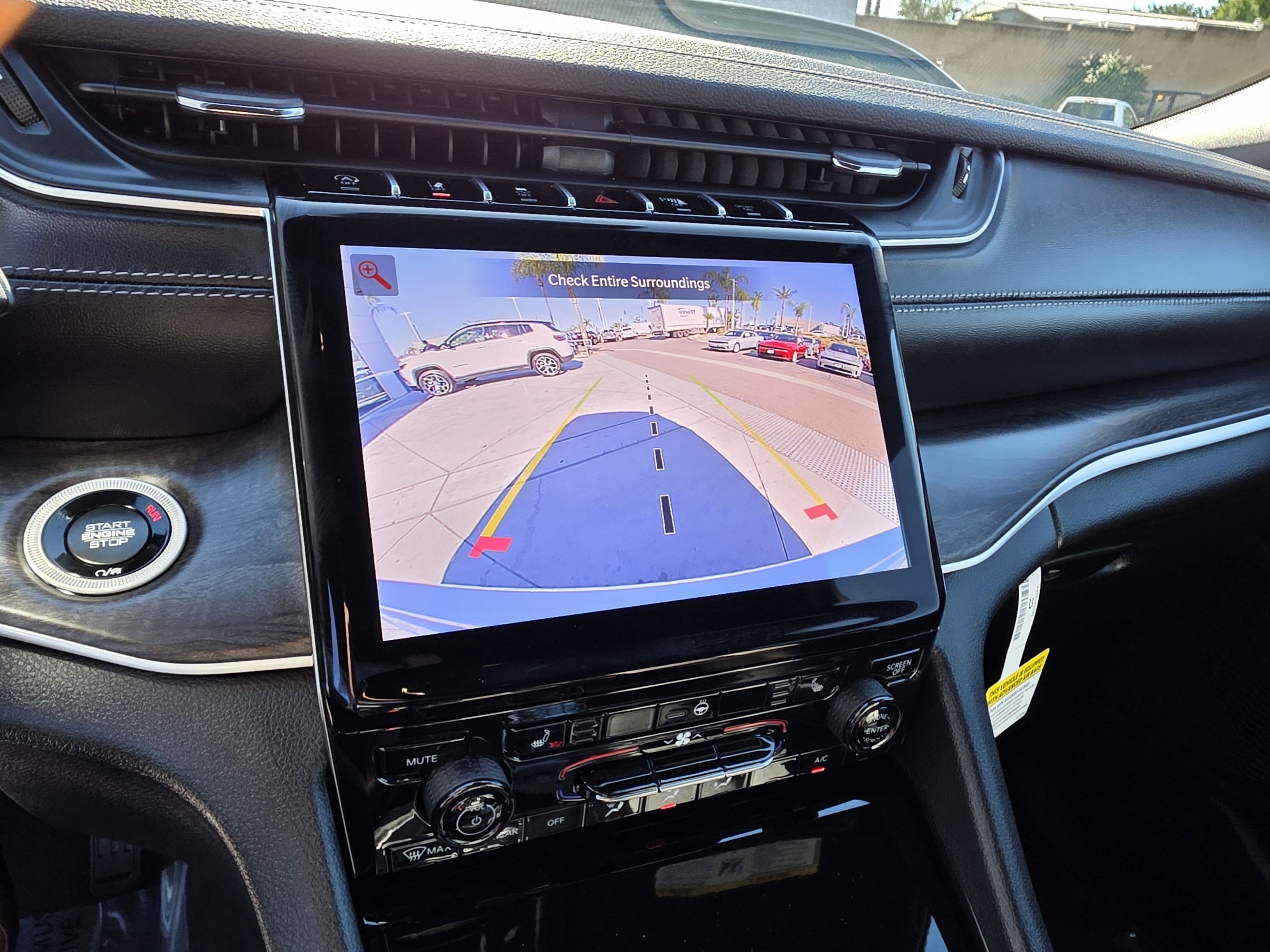 New 2025 Jeep Grand Cherokee Limited image 16