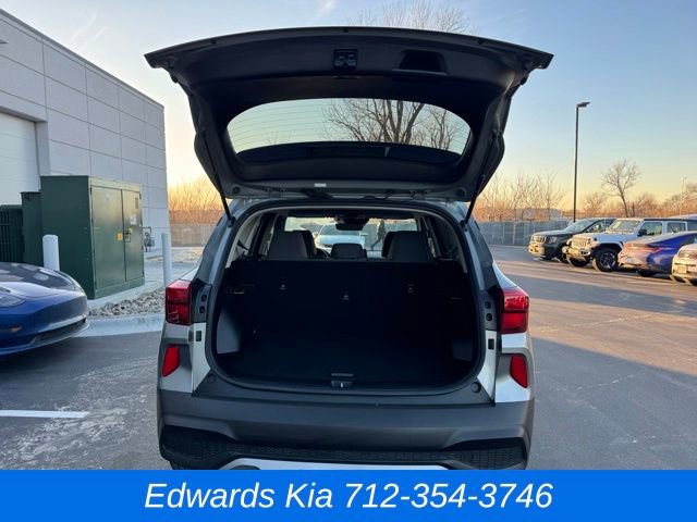 Used 2023 Kia Seltos LX image 11