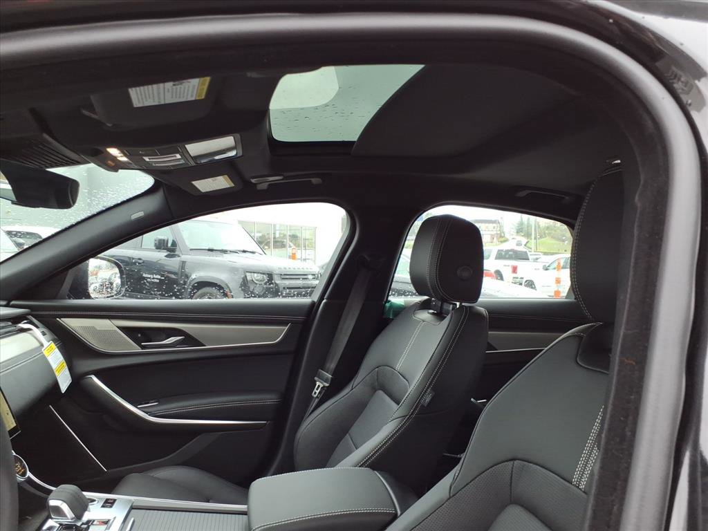 Used 2024 Jaguar XF R-Dynamic SE AWD/4WD image 12